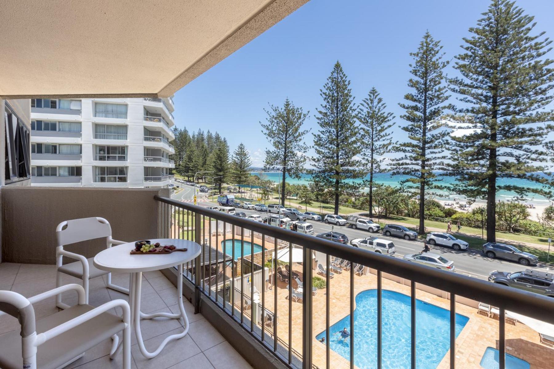 גולד קוסט Columbia Beachfront Apartments On Rainbow Bay מראה חיצוני תמונה