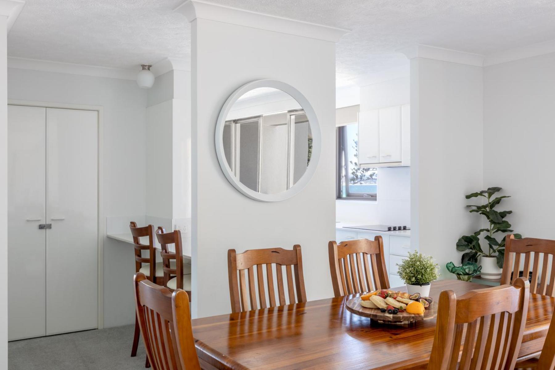 גולד קוסט Columbia Beachfront Apartments On Rainbow Bay מראה חיצוני תמונה