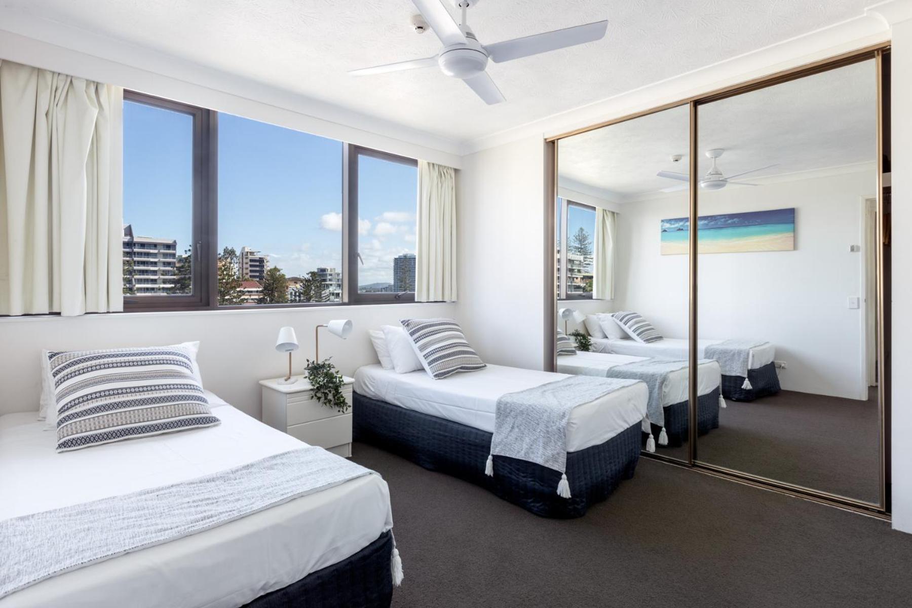 גולד קוסט Columbia Beachfront Apartments On Rainbow Bay מראה חיצוני תמונה
