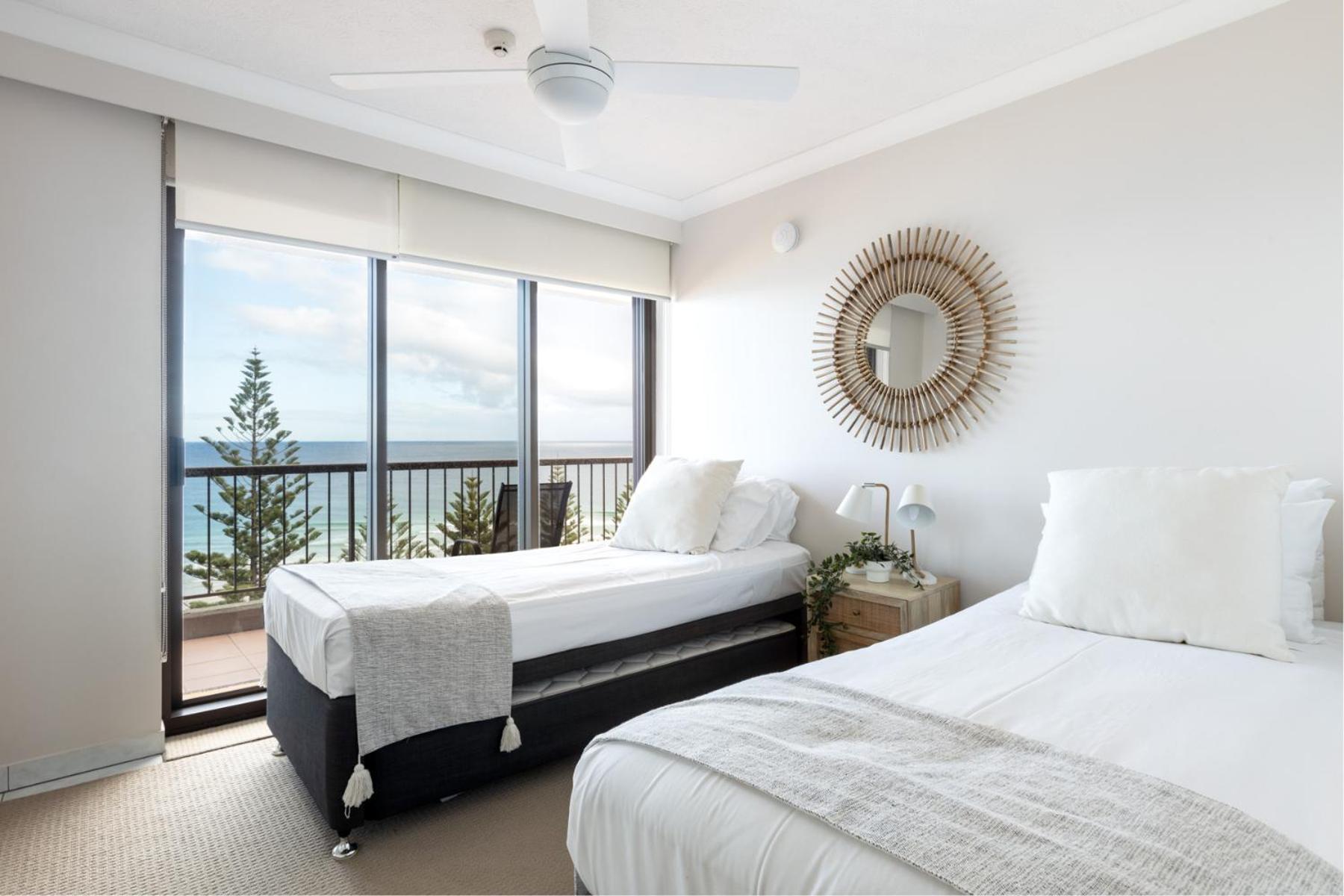 גולד קוסט Columbia Beachfront Apartments On Rainbow Bay מראה חיצוני תמונה