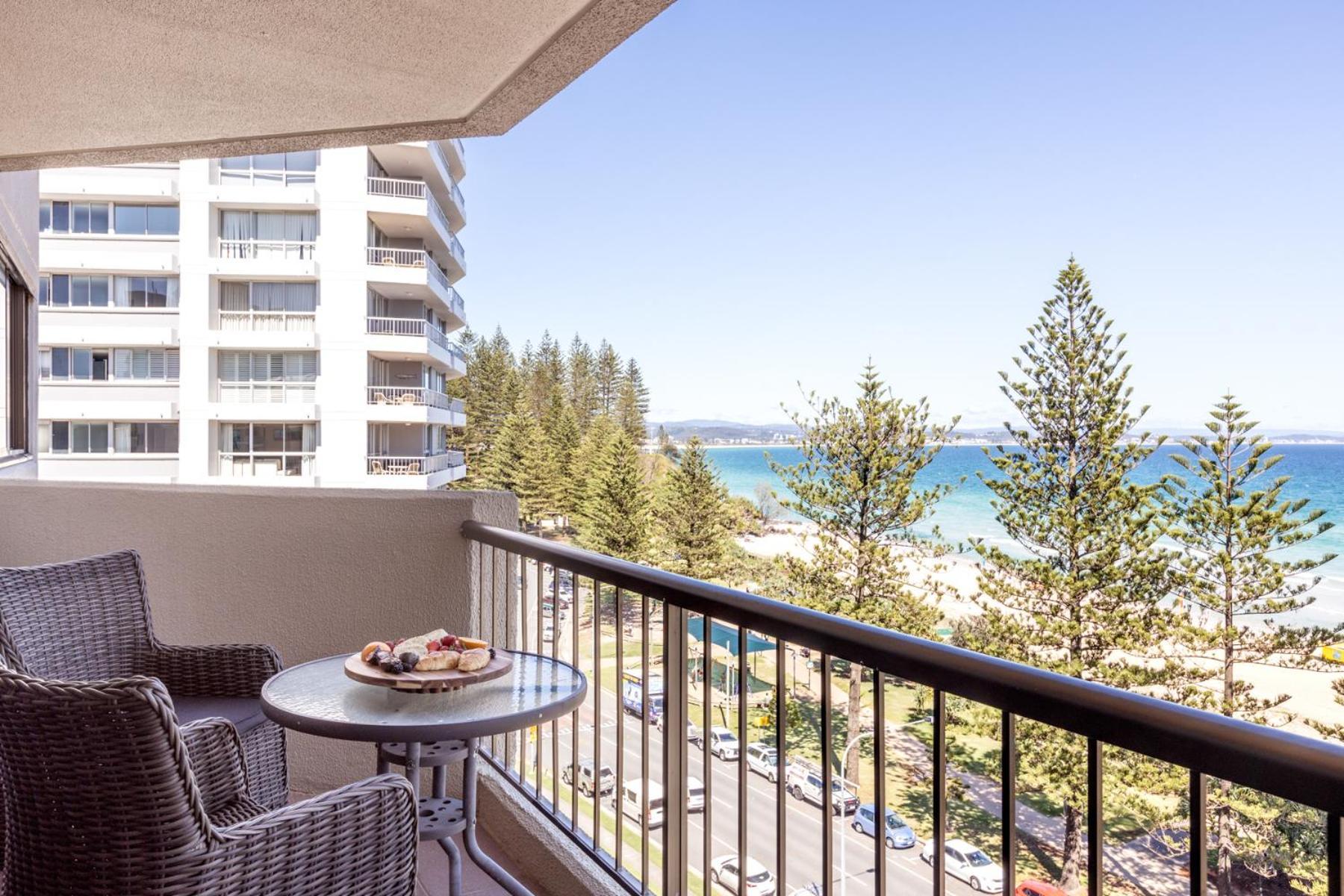 גולד קוסט Columbia Beachfront Apartments On Rainbow Bay מראה חיצוני תמונה