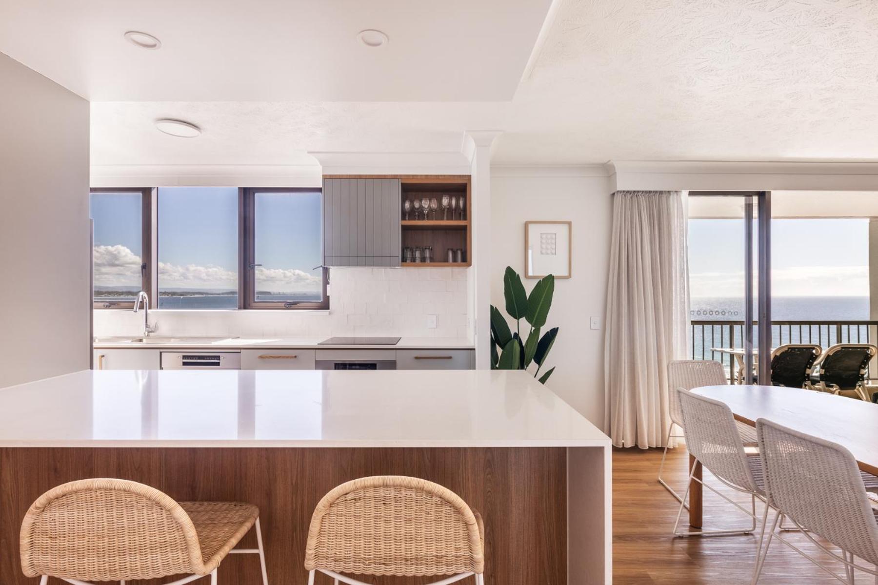 גולד קוסט Columbia Beachfront Apartments On Rainbow Bay מראה חיצוני תמונה