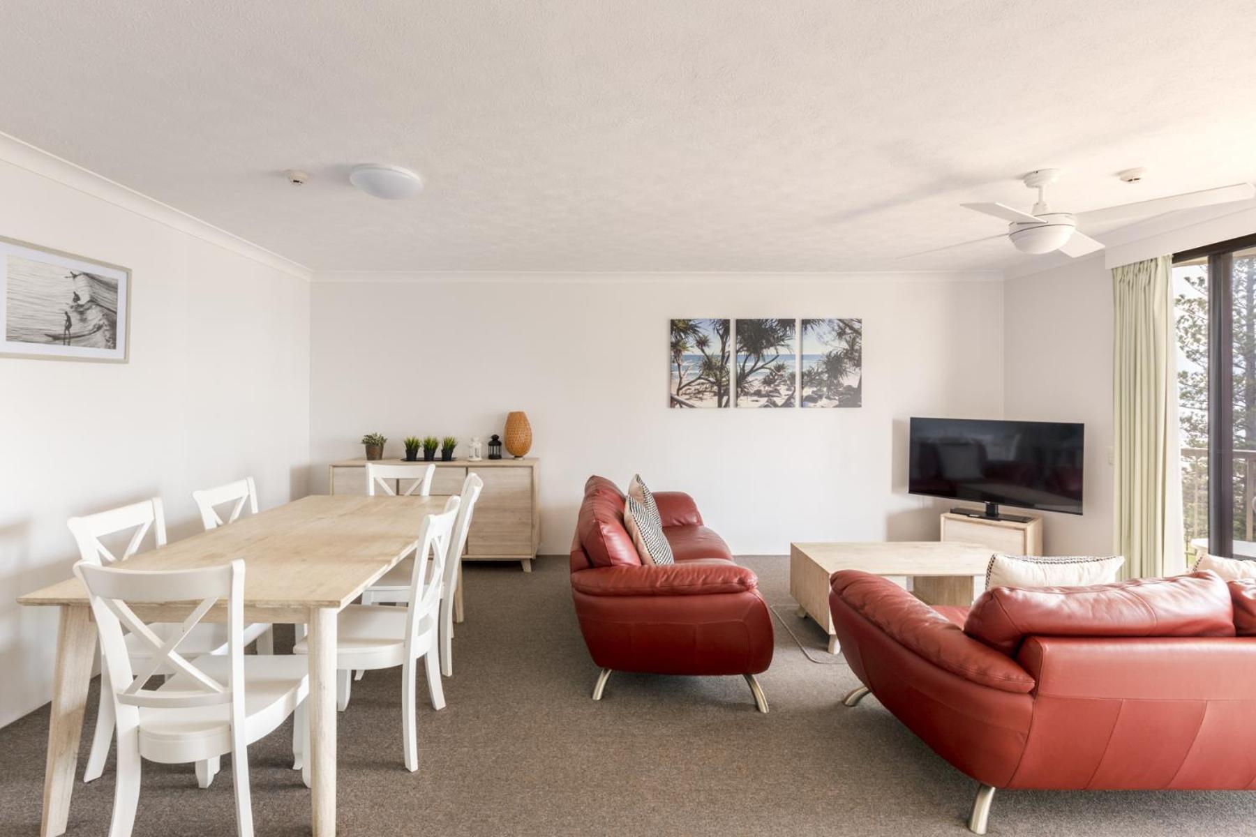 גולד קוסט Columbia Beachfront Apartments On Rainbow Bay מראה חיצוני תמונה