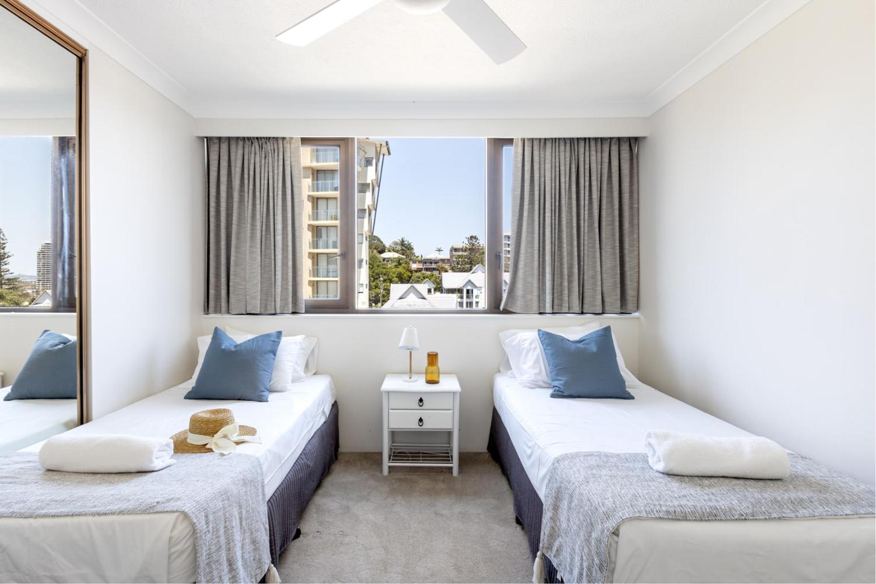 גולד קוסט Columbia Beachfront Apartments On Rainbow Bay מראה חיצוני תמונה