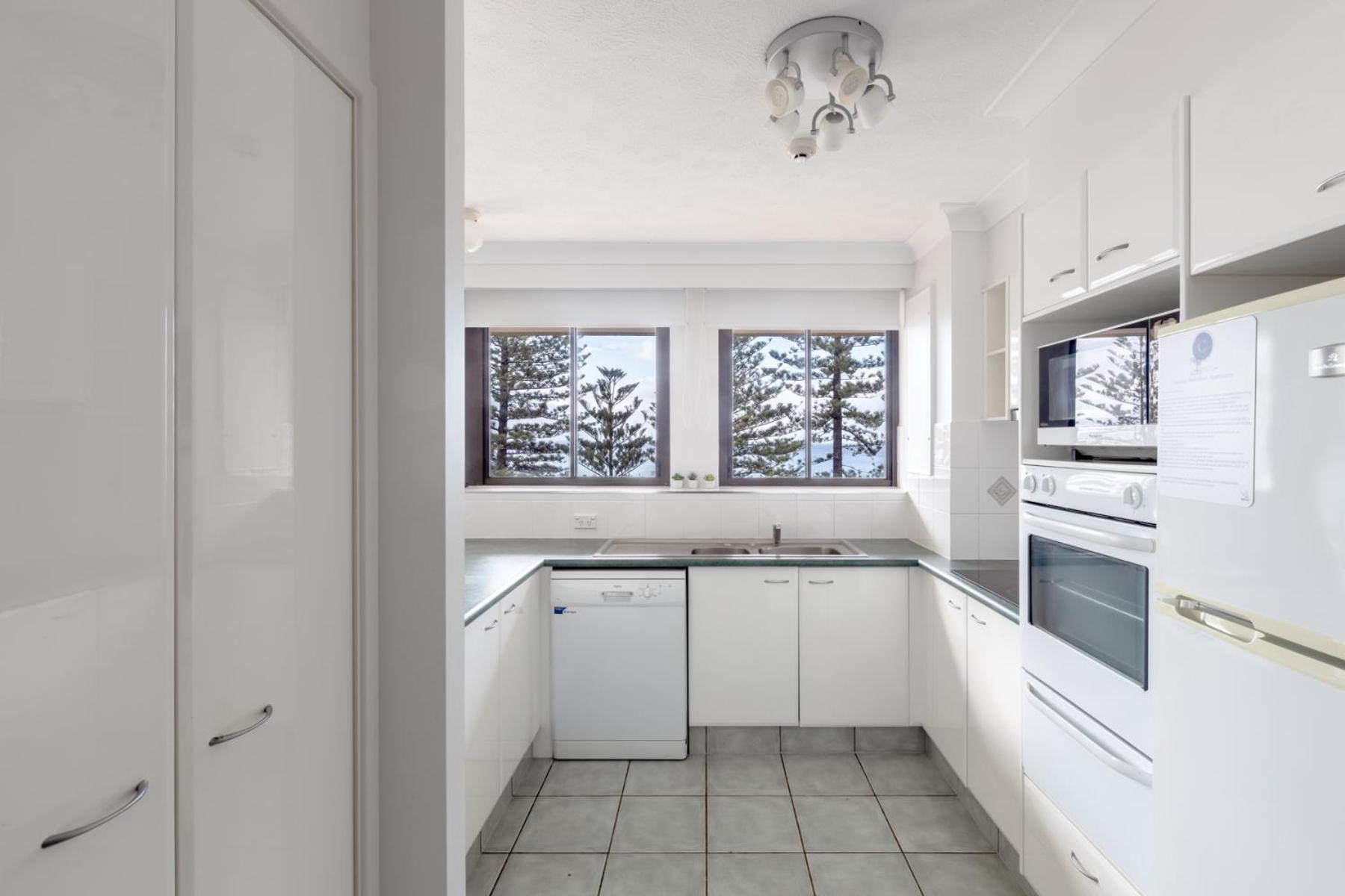 גולד קוסט Columbia Beachfront Apartments On Rainbow Bay מראה חיצוני תמונה