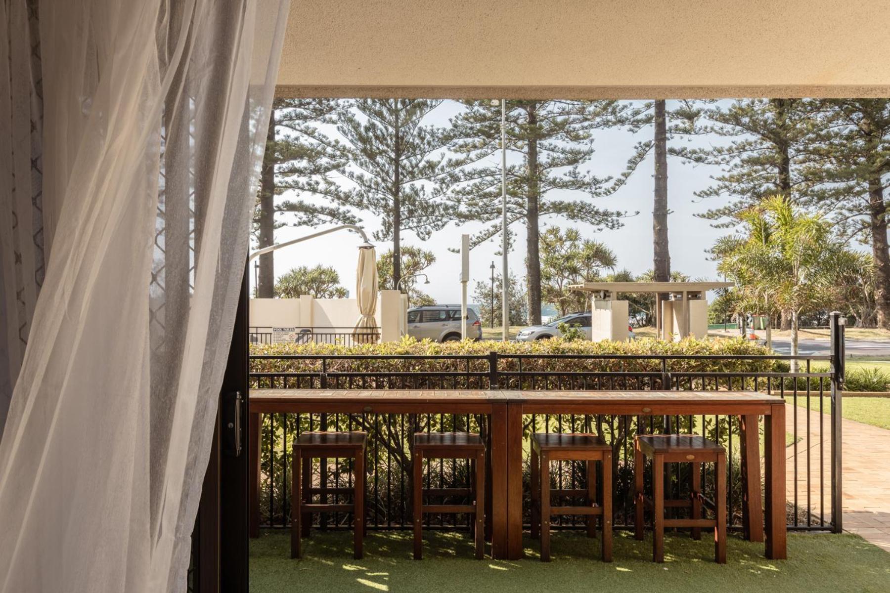 גולד קוסט Columbia Beachfront Apartments On Rainbow Bay מראה חיצוני תמונה