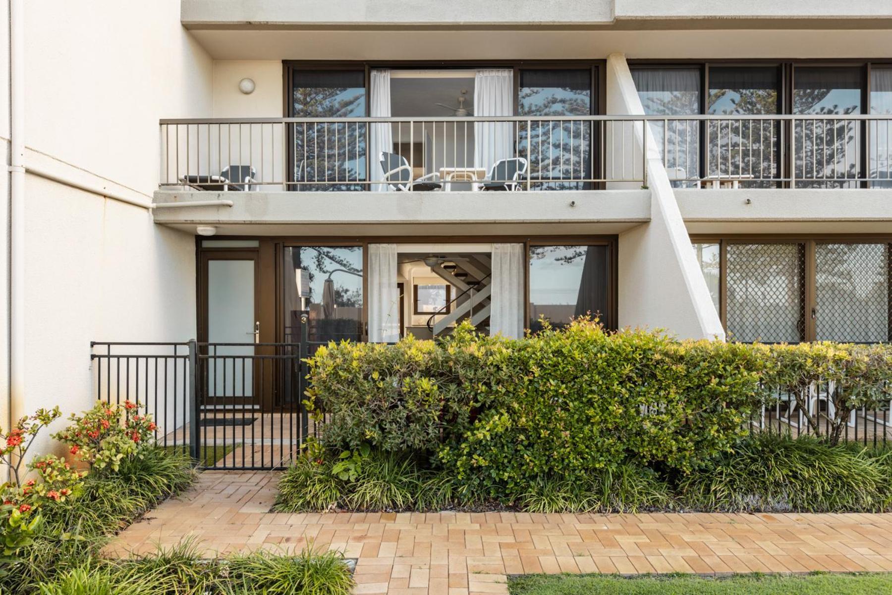 גולד קוסט Columbia Beachfront Apartments On Rainbow Bay מראה חיצוני תמונה