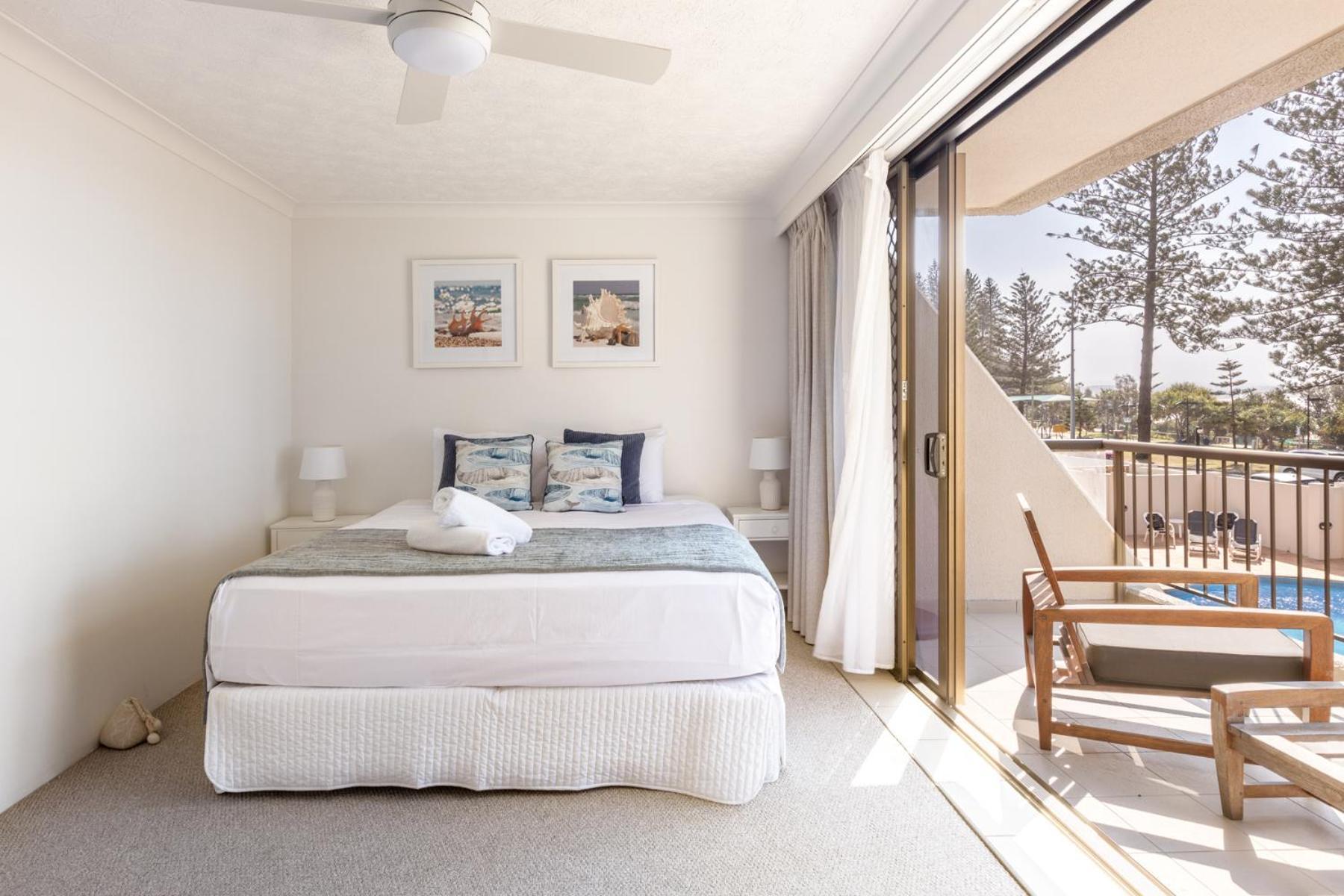 גולד קוסט Columbia Beachfront Apartments On Rainbow Bay מראה חיצוני תמונה