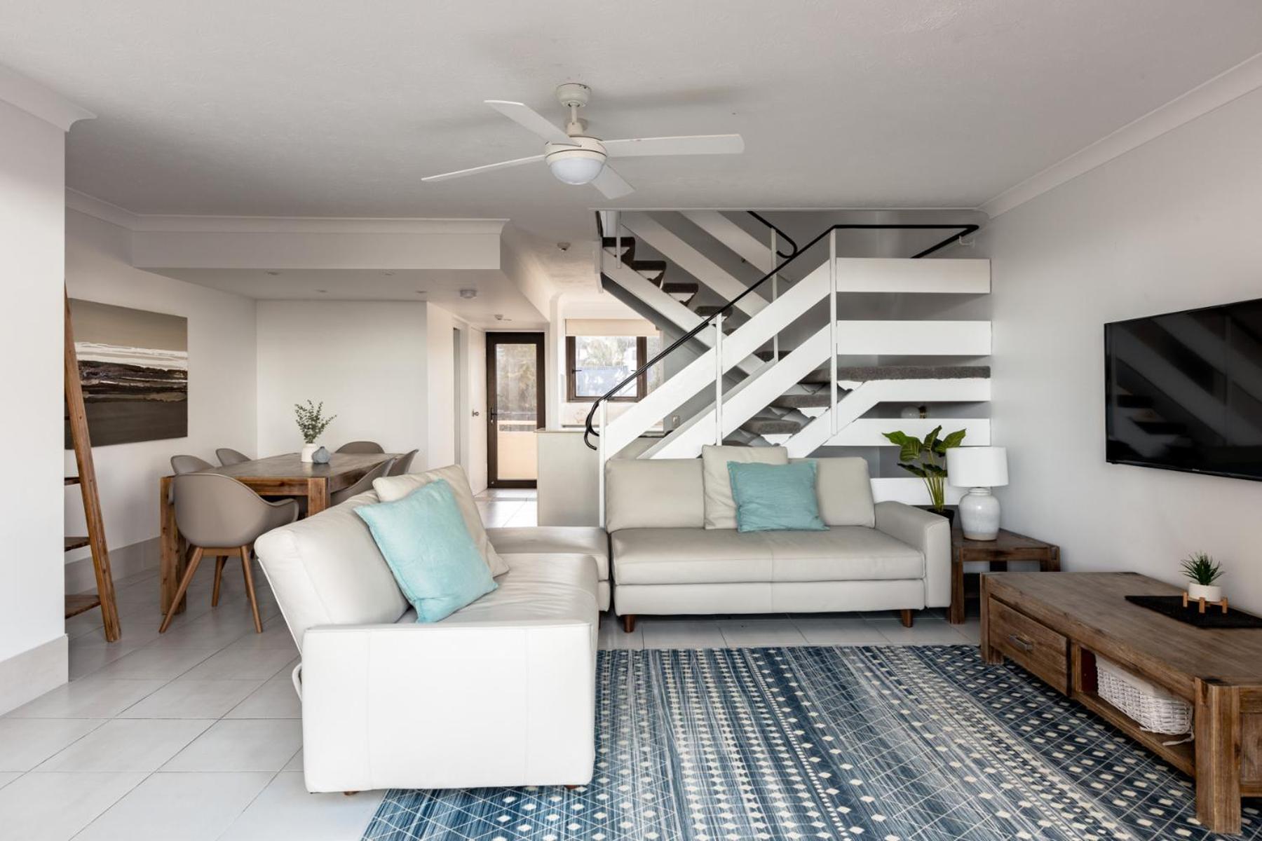 גולד קוסט Columbia Beachfront Apartments On Rainbow Bay מראה חיצוני תמונה