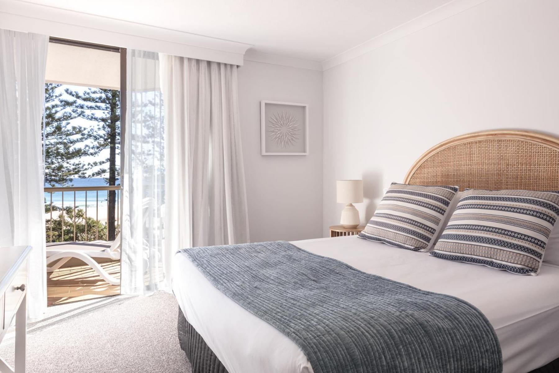 גולד קוסט Columbia Beachfront Apartments On Rainbow Bay מראה חיצוני תמונה