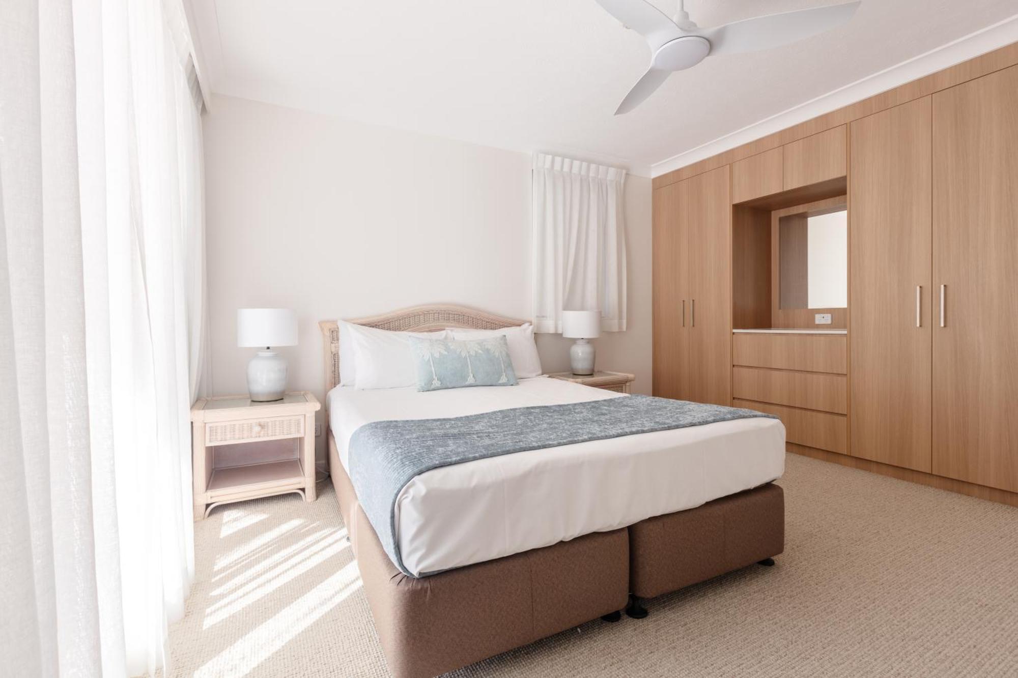 גולד קוסט Columbia Beachfront Apartments On Rainbow Bay מראה חיצוני תמונה
