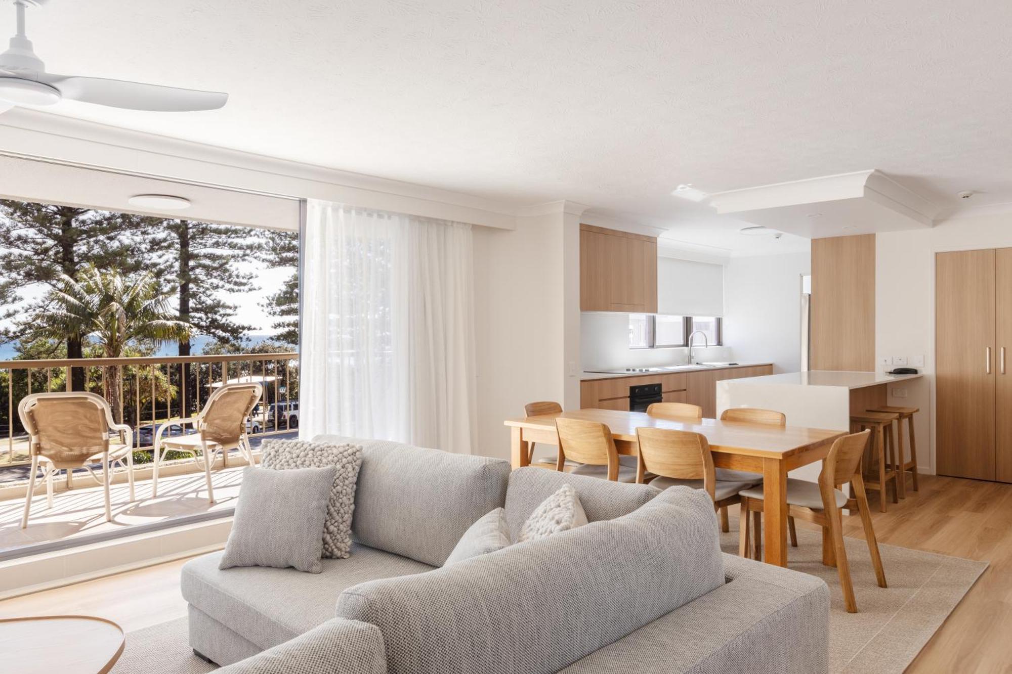 גולד קוסט Columbia Beachfront Apartments On Rainbow Bay מראה חיצוני תמונה